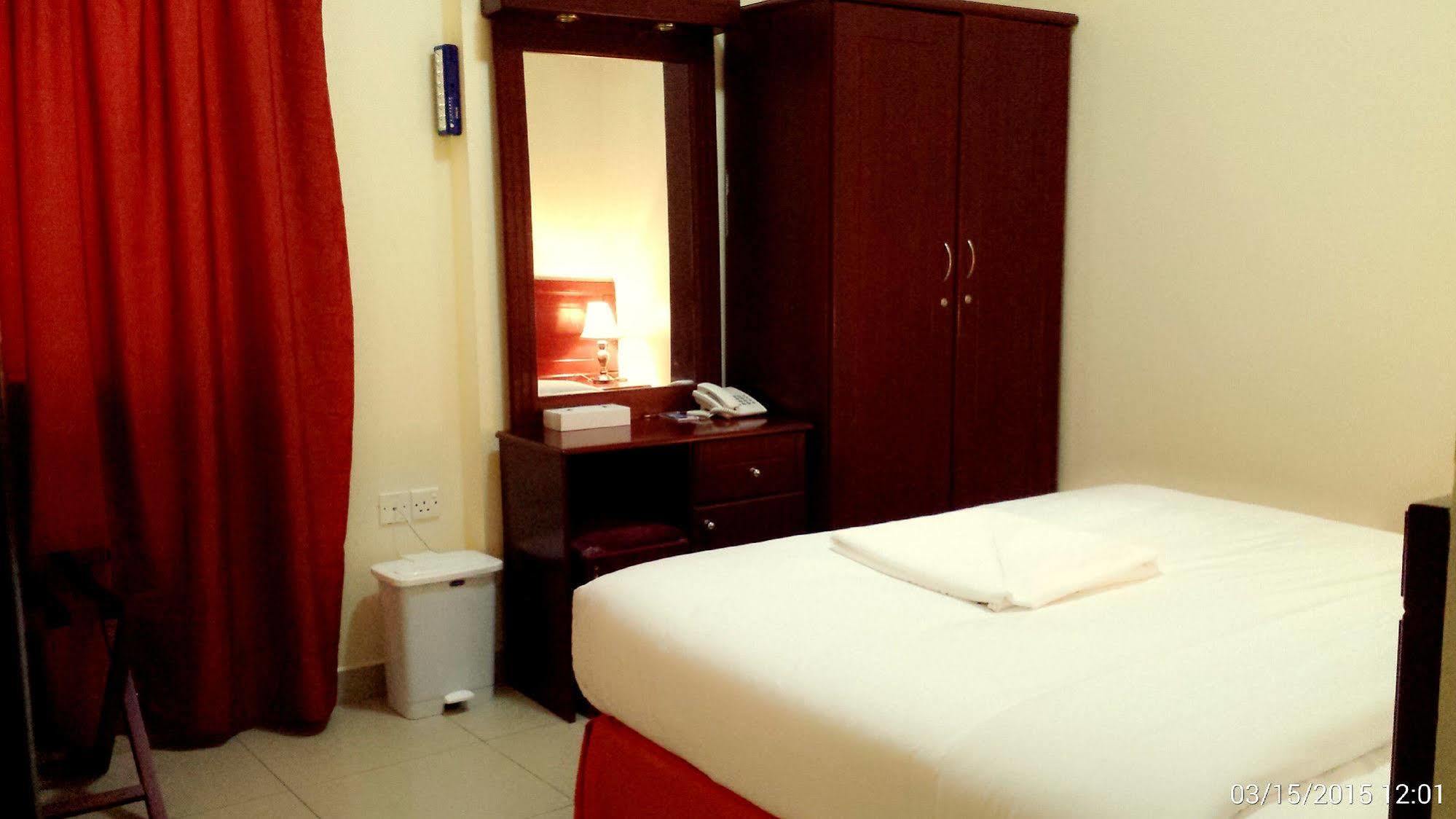 Al Reem Hotel Apartments Charjah Extérieur photo
